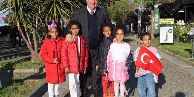 Yalova’da 23 Nisan Coşkusu: Başkan Mehmet Gürel Çocuklar ve Ailelerle Buluştu