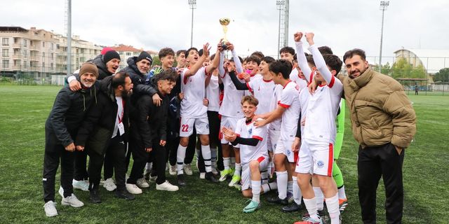 Çiftlikköy Belediyespor U-15 Şampiyon Oldu! Yalovaspor’u 1-0 Mağlup Etti