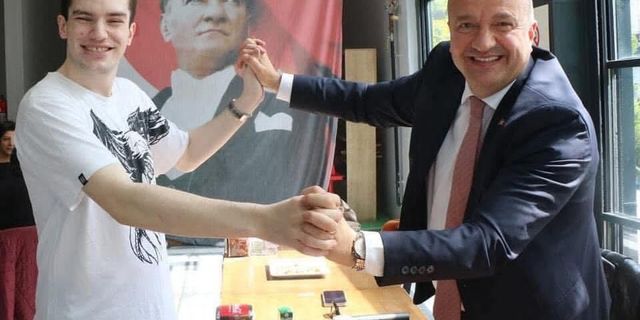 Başkan Avni Kurt’tan 19 Mayıs Mesajı: “Gençlerin Hayalleri Türkiye’nin Geleceğidir”