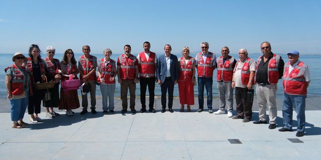 Çiftlikköy’de Dünya Çevre Günü Etkinliği: Vatandaşlara Çiçek Tohumu Dağıtıldı