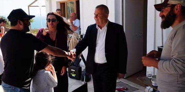 Armutlu Belediye Başkanı Cengiz Arslan, “Umut Işığım” Filminin Setini Ziyaret Etti