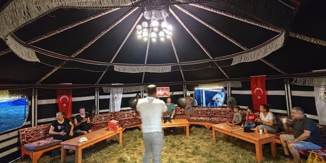 Altınova Belediyesi Kırkpınar'da Hem Pehlivanları Hem Otağıyla Dikkat Çekti