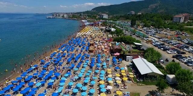 Çınarcık Nüfusu Yazın 10 Katına Çıkıyor: Doluluk Oranı %90'ı Aştı