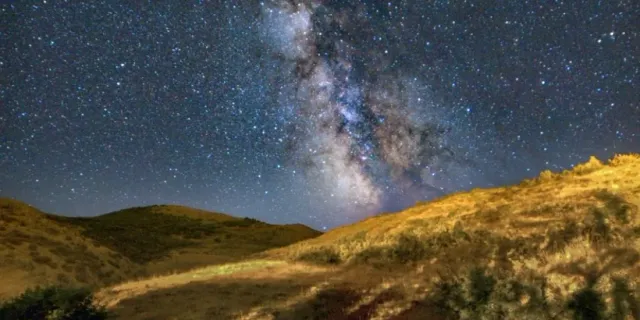 25 Bin Kişi Karanlıkta Buluştu: Perseid Meteor Yağmuru Görsel Şölen Sundu!