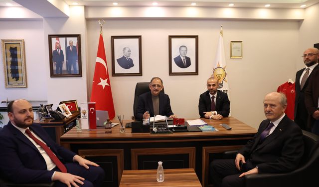 Bakan Özhaseki, AK Parti İl Başkanlığını ziyaret etti