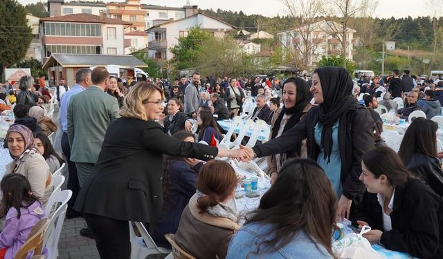 Altınova’da 4 bin kişi birlikte oruç açtı