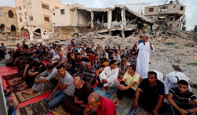 Gazze'de Kurban Bayramı ve  Enkazların Gölgesinde Bayram Namazı
