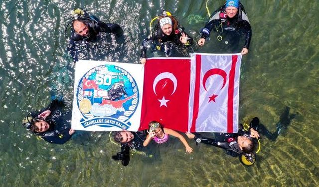 Marmara Denizi'nde KKTC bayrağı dalgalandı