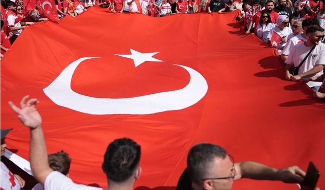 Hollanda-Türkiye Maçı Öncesi Berlin Sokakları