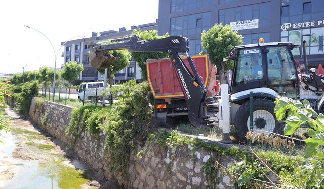 Gacık Deresi temizleniyor