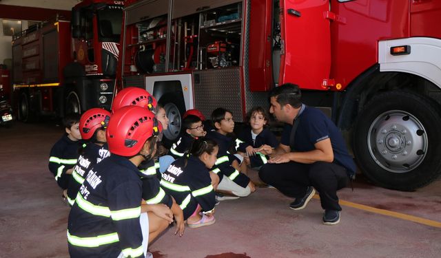 Çiftlikköy’de minikler itfaiyecilerle buluştu