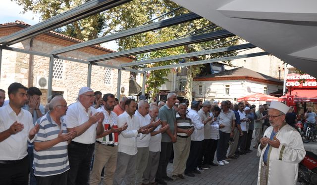 Ayşenur Eygi için Yalova’da gıyabi cenaze namazı kılındı