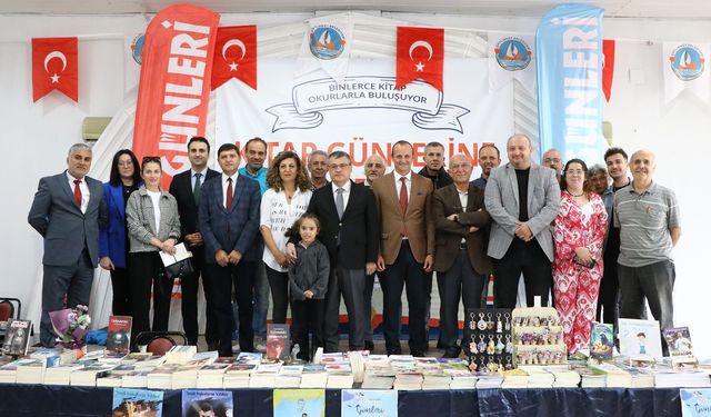 Başkan Yele ve Kaymakam Ada’dan kitap günlerine ziyaret