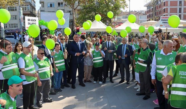 Serebral Palsi’ye dikkat çekmek için yeşil balon uçurdular