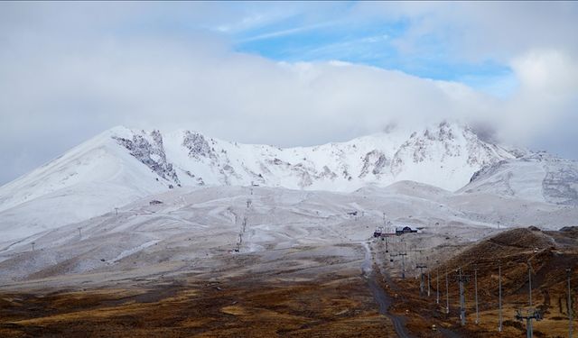 Erciyes Kayak Merkezi'nde Kar Yağışı Etkili