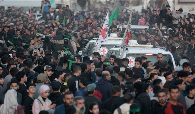 Hamas, 3 İsrailli Kadın Esiri Kızılhaç’a Teslim Etti