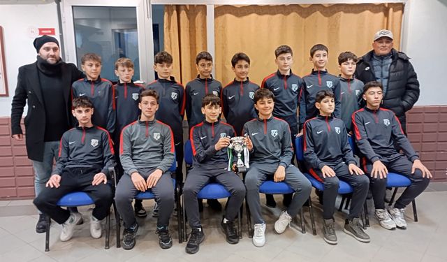 Yalova Gücü U 14, namağlup ŞAMPİYON oldu