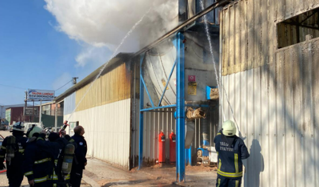 Yalova Kirazlı Sanayi Sitesi'ndeki Yangın Paniğe Neden Oldu