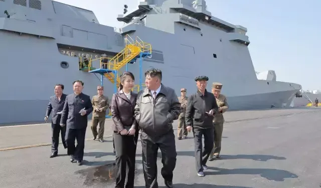 Kuzey Kore’de Feci Tören: 5 Bin Tonluk Savaş Gemisi Kim Jong-Un’un Gözleri Önünde Yan Yattı