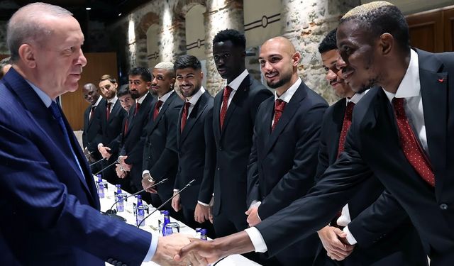 Osimhen’in Abisi Erdoğan’la Aynı Karede