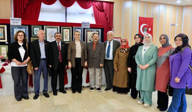 Altınova’da El Emeği Göz Nuru Eserler Sergilendi