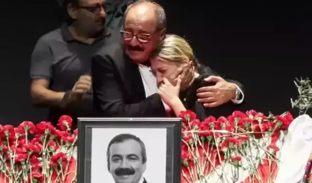 Sırrı Süreyya Önder'e Veda: AKM'deki Tören Gözyaşlarına Sahne Oldu
