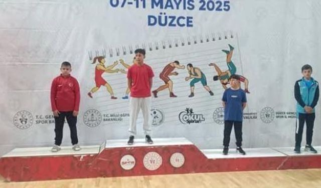 Altınova’nın Minik Pehlivanı Türkiye Şampiyonu Oldu