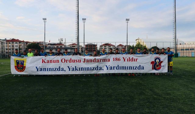 Basketbol ve Futbolda Jandarma’ya Anlamlı Selam