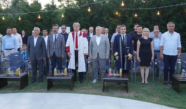 Armutlu MYO’da Mezuniyet Sevinci