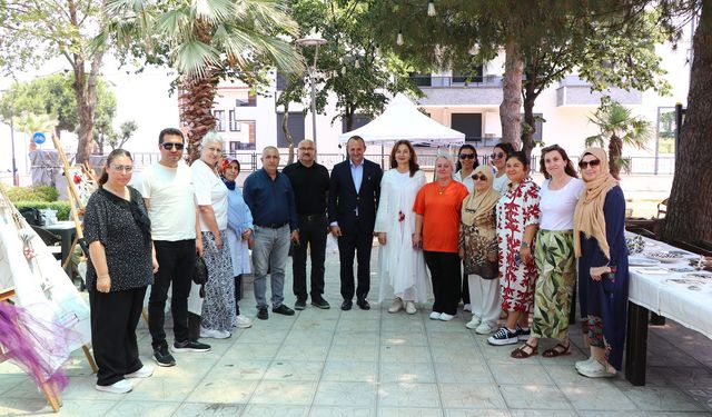 Başkan Yele Çini Kursu Sergisini Açtı