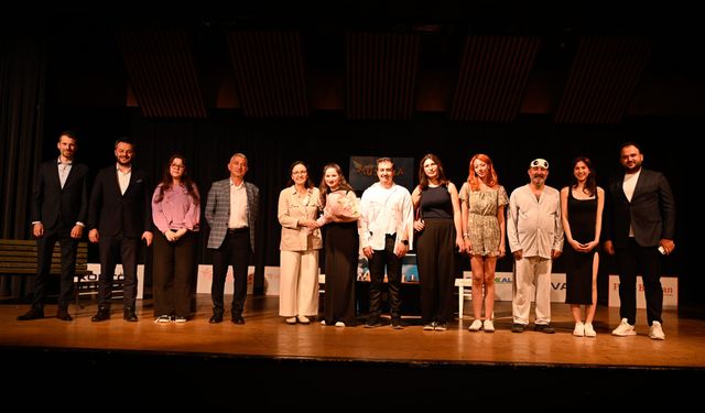 UEDAŞ Tiyatro Topluluğu "Otogargara" ile Sahne Aldı: Gönüllü Emek, Profesyonel Performansla Buluştu
