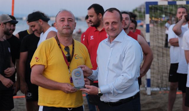 Yalova’da Bir İlk Gerçekleşti: Plaj Hentbolu Heyecanı Çiftlikköy Sahili’nde Yaşandı