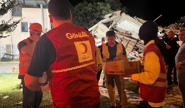 Türk Kızılay’dan Sındırgı Depremi Sonrası Afetzedelere Hızlı Beslenme Desteği