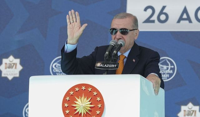 Erdoğan’dan Malazgirt’te kritik mesaj: “Yönünü Ankara’ya ve Şam’a dönenler kazanacak”