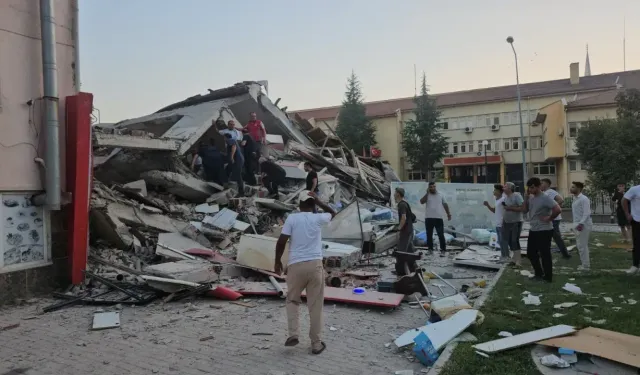 Balıkesir Sındırgı’da 6.1’lik Deprem: Yalova’dan Kurtarma Ekipleri Yola Çıktı