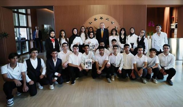 Cumhurbaşkanı Erdoğan “Maziden Atiye” Kampı Öğrencilerini Kabul Etti