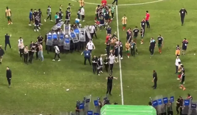 Amedspor - Erzurumspor Maçı Sonrası Kavga Çıktı! Sahada ve Tribünlerde Arbede