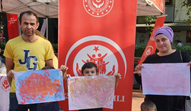 Yalova’da Aileler Ebru Sanatının Büyülü Dünyasında Buluştu