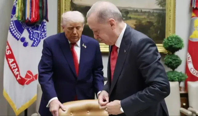 Beyaz Saray’da dikkat çeken an: Sandalye jesti