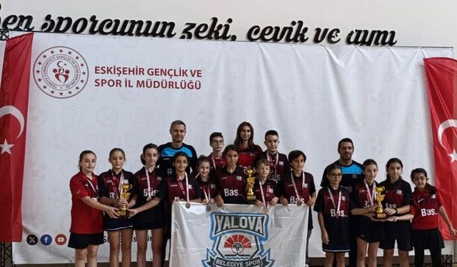 Yalova Belediyesporlu Sporcular Masa Tenisi Turnuvasında Madalyaları Topladı