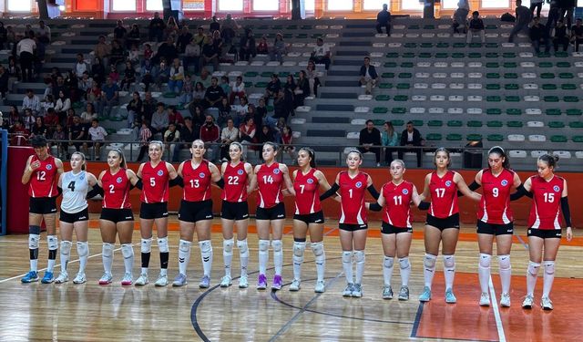 Çiftlikköy Belediyespor Kadın Voleybol Takımı Sezona Mağlubiyetle Başladı