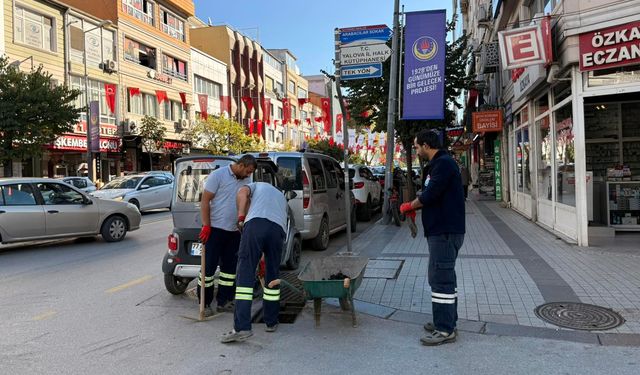 Yalova Belediyesi’nden Sonbahar Öncesi Yağmur Suyu Hatlarında Yoğun Temizlik Mesaisi