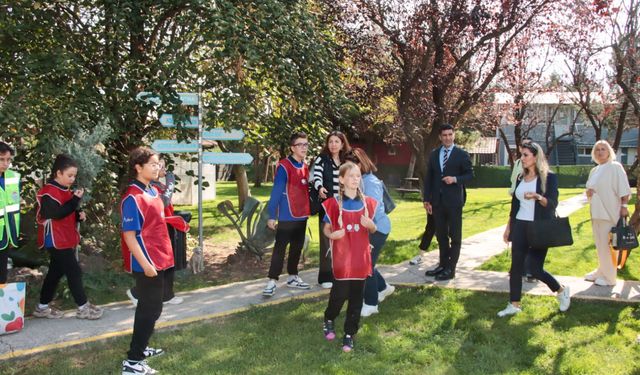 Yalova’da Öğrencilerden Örnek Proje: Sokak Hayvanlarına Destek ve Sertifika Töreni