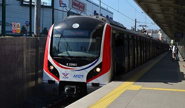 Üsküdar’daki Marmaray İstasyonunda İntihar Seferler Gecikmeli