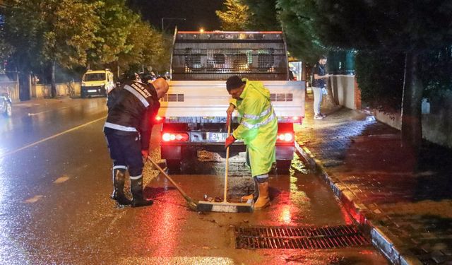 Yalova’da Sağanak Alarmı: Belediye Ekipleri Gece Boyunca Görev Başında