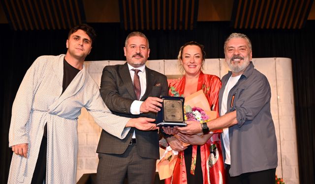 "Güldüren Cazibe” Yalova’da Seyirciyle Buluştu