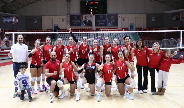Çiftlikköy’ün Sultanları Eskişehir’de Fırtına Gibi Esti: 3-0 Galibiyetle Zirve Takibini Sürdürdü