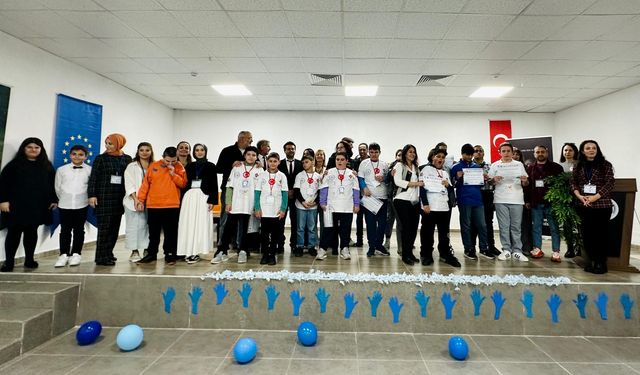Fırçalar ve Melodiler Projesiyle Otizmli Çocuklar Sanatla Buluştu