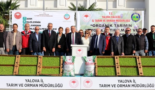 Çiftçilere Organik Aronya Gübresi ve Kıvırcık Fidesi Desteği