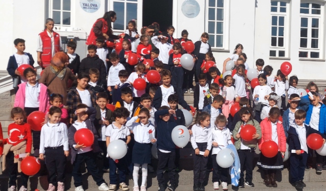 Atatürk İlkokulu’nun Minik Kalpleri Kızılay'ın “İki Hilal, Tek İstiklal” Sergisinde İyiliğe Dokundu